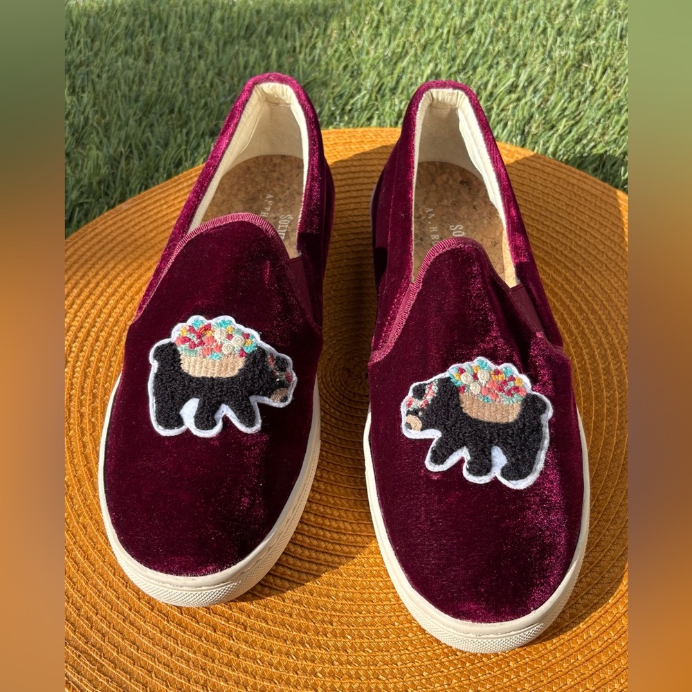 Soludos Burgundy Velvet Fuzzy Bear Slip-On Sneaker Size 8.5